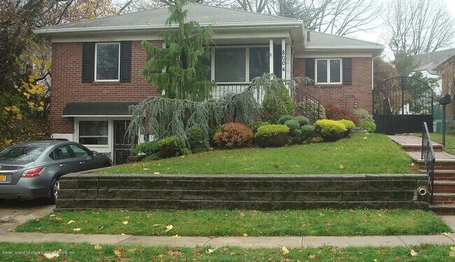 Building Photo - 800 W Fingerboard Rd