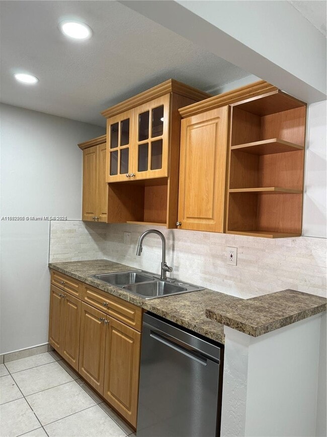 Building Photo - 7110 Fairway Dr