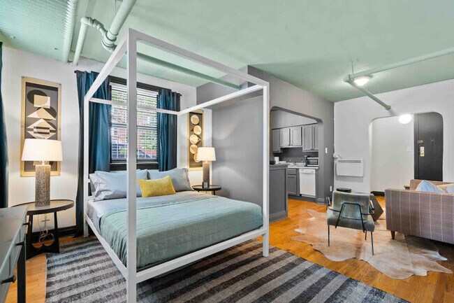 Building Photo - 1421 W Addison St