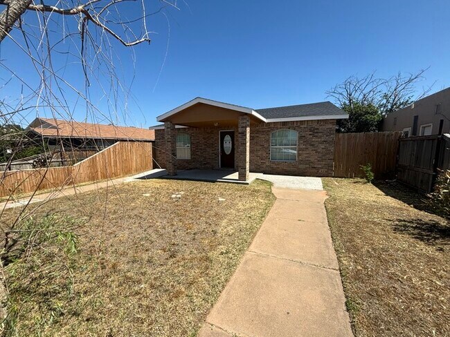 Building Photo - Spacious 3 bed 2 bath home, move in ready