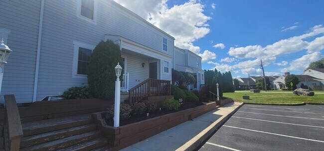 Foto del edificio - 727 Old Silver Springs Rd