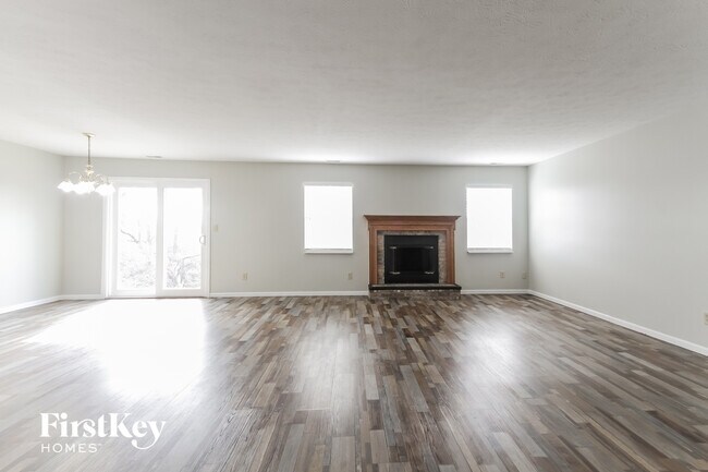 Foto del edificio - 8659 Eagles Nest Dr