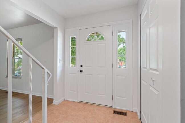 Building Photo - 5420 Split Rock Dr.