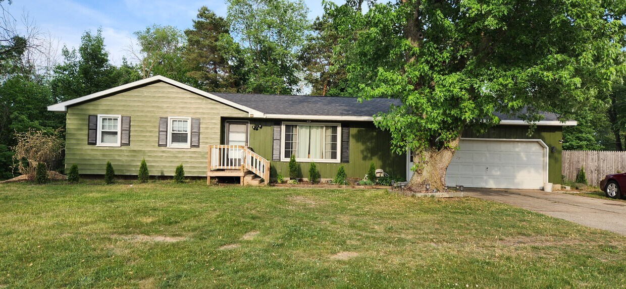 Primary Photo - 10970 64th Ave