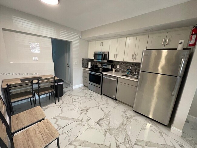 Foto del edificio - 1479 Southeast 4th Avenue Apt #1479, Deerf...