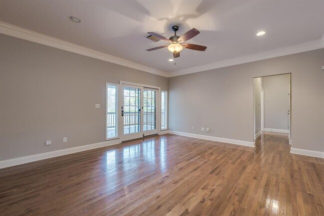 Foto del edificio - 1300 Crestwood Rd