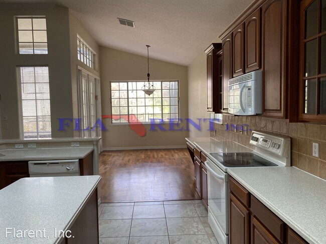 Building Photo - 5 br, 3.5 bath House - 11027 Summerspring ...