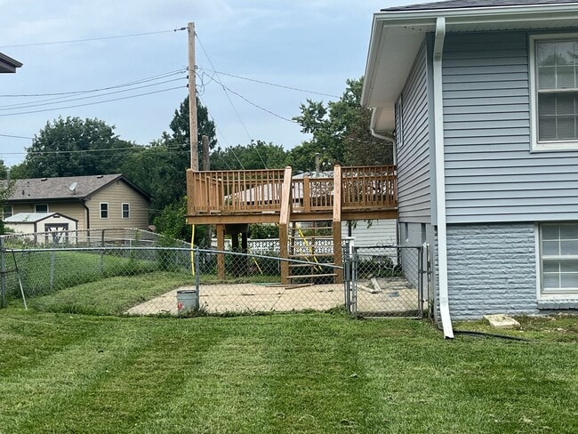 Building Photo - Four Bedroom For Rent!