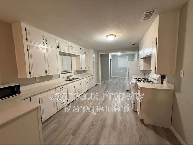 Foto del edificio - 227 E Peach St