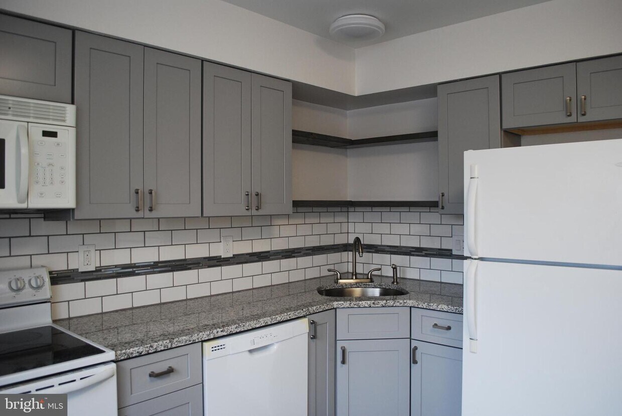 Primary Photo - 1813 Silver Ct