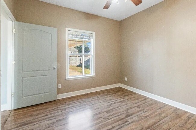 Foto del edificio - 1803 Collier Way
