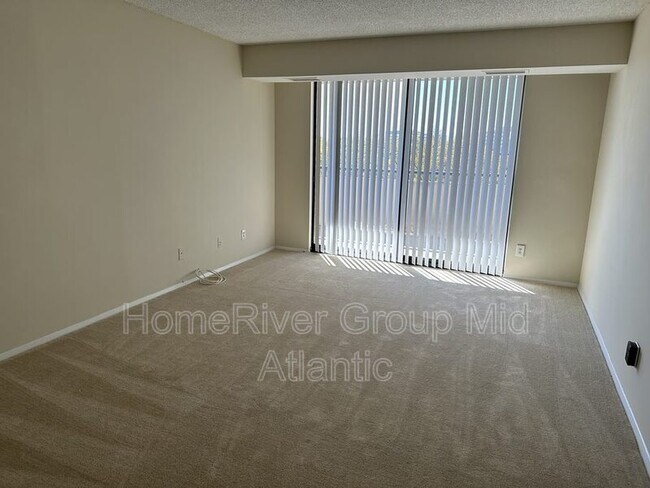 Building Photo - 1800 Old Meadow Rd