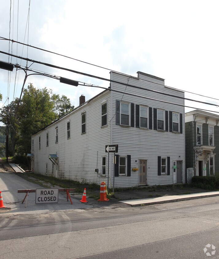 Primary Photo - 104 Main St