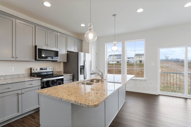 Building Photo - 133 Mossdale Blvd