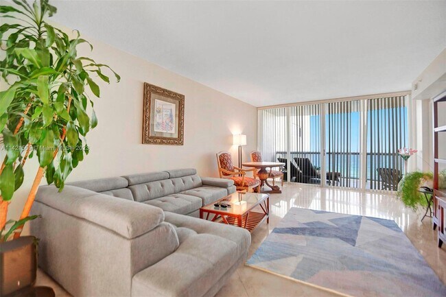 Foto del edificio - 17555 Collins Ave