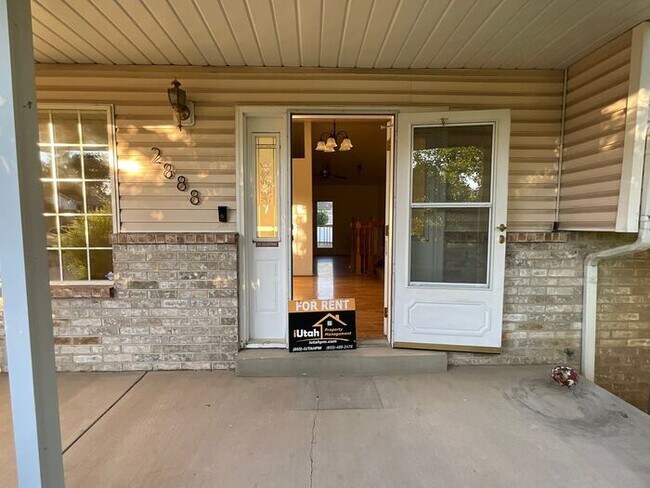 Building Photo - 4 Bedroom 2 1/2 Bath Home Oversized 2 Car Garage. Dog Friendly