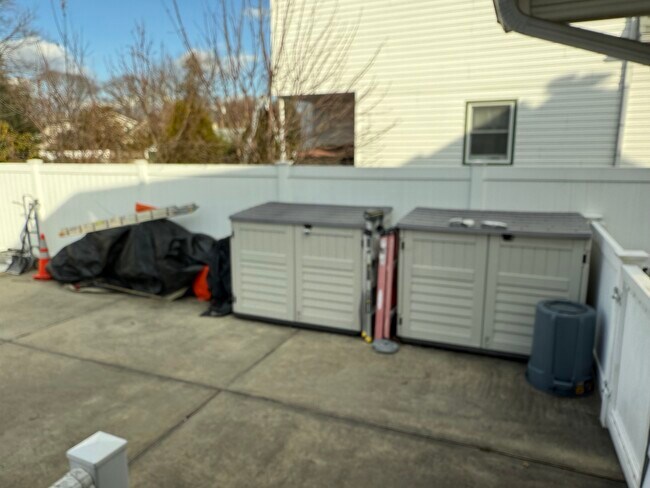 Patio trasero - 1977 Miller Pl