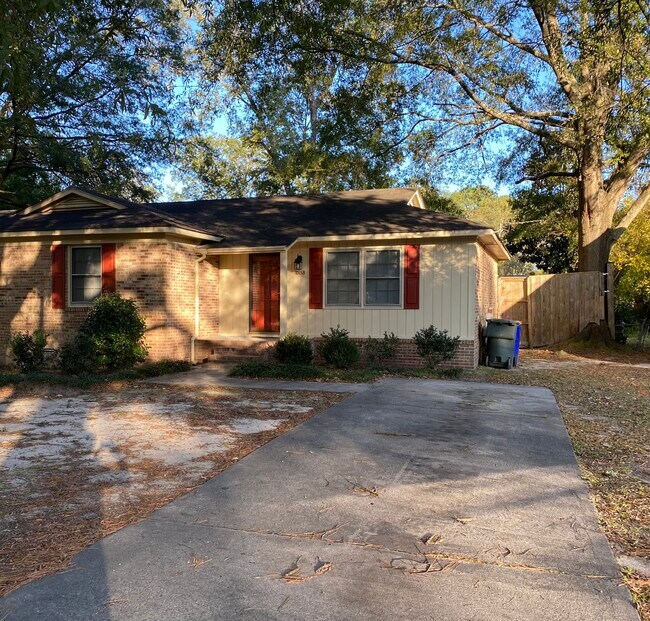 1013B - 1013 Brownlea Dr