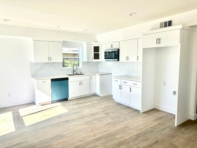Foto del edificio - 1529 W 35th Pl