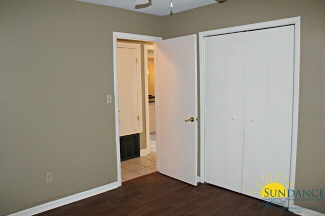 Building Photo - Lovely 3 Bedroom Home in Destin