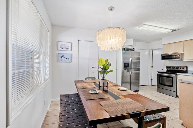 Foto del edificio - 21724 Sunset Ave