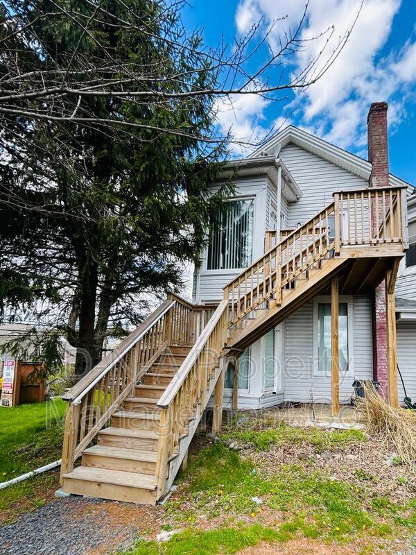 Foto del edificio - 1429 Pocono Blvd