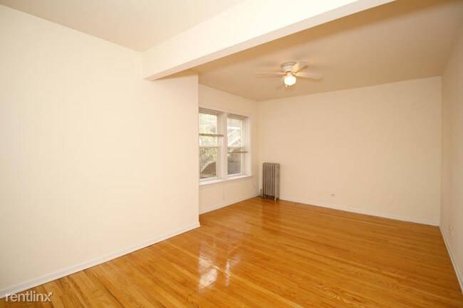 Building Photo - 722 W Barry Ave