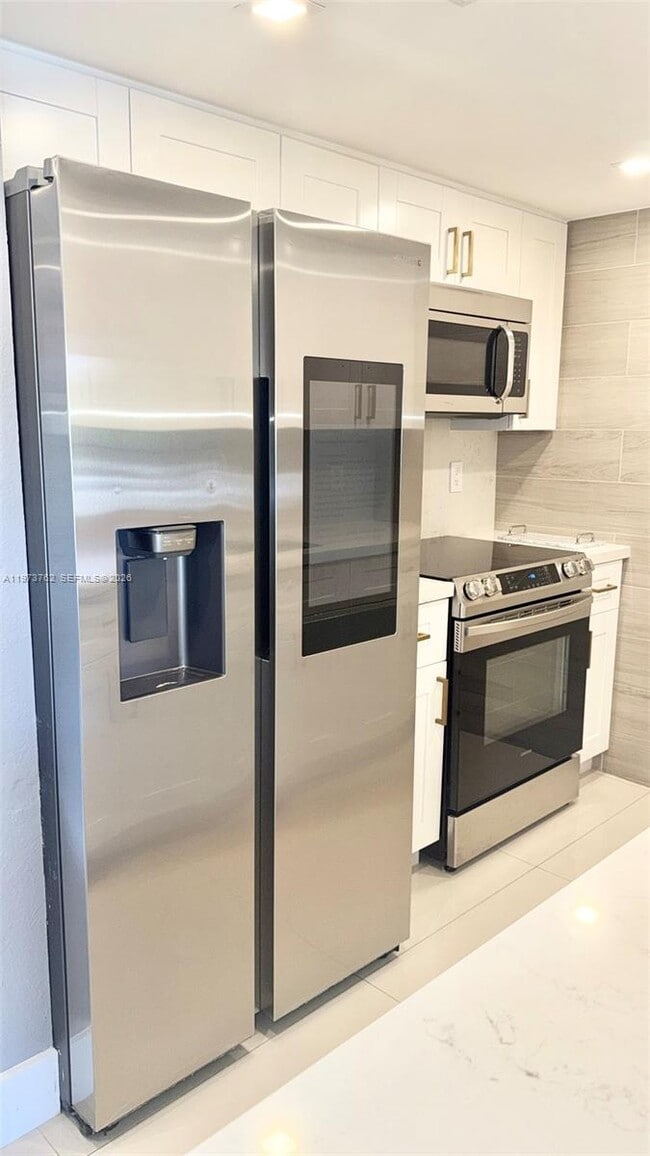 Building Photo - 637 SW 3rd St