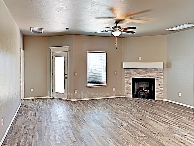 Foto del edificio - 10609 Mountain Fork Dr