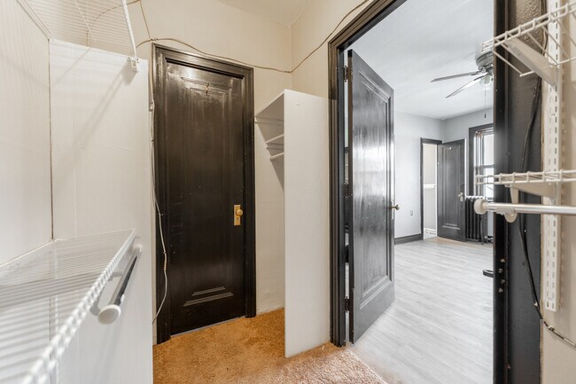 Foto del edificio - 37 W Saint Clair St