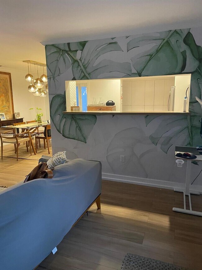 Foto del edificio - 830 NE 70th St