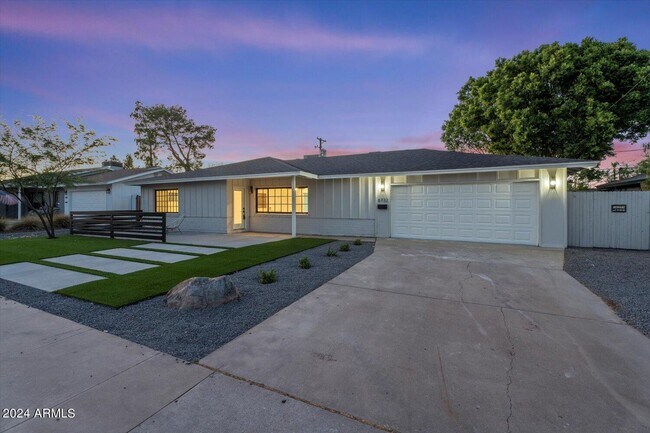 Foto del edificio - 6732 E Palm Ln