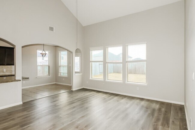 Building Photo - 1935 Bravos Manor Ln