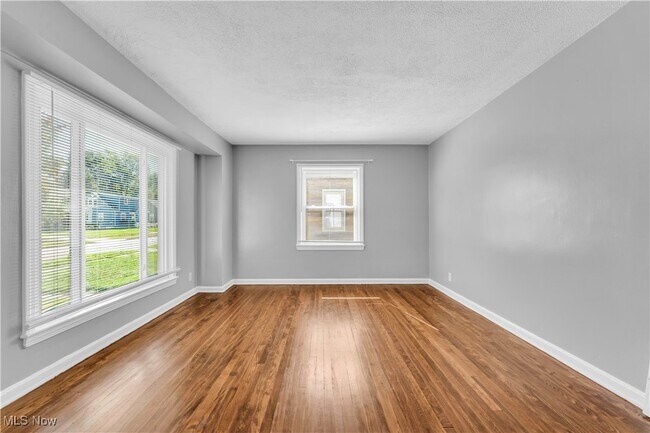 Building Photo - 138 Carroll Ave