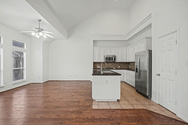 Foto del edificio - 2416 Charleston St