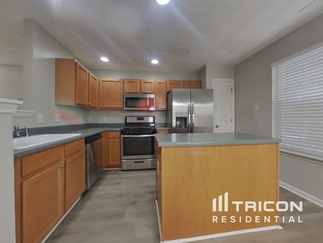 Building Photo - 221 Osmanthus Way