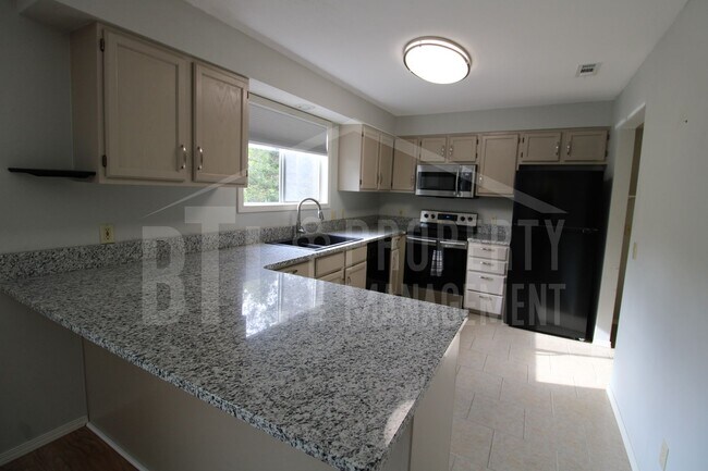 Foto del edificio - Peaceful 2-Bedroom Home Near Branson, MO – Reeds Spring School District