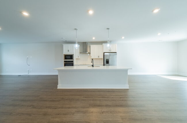 Building Photo - 2707 Acadia Dr