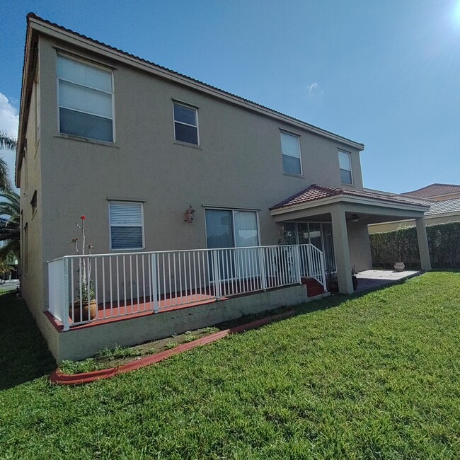 Building Photo - 16729 SW 16th St