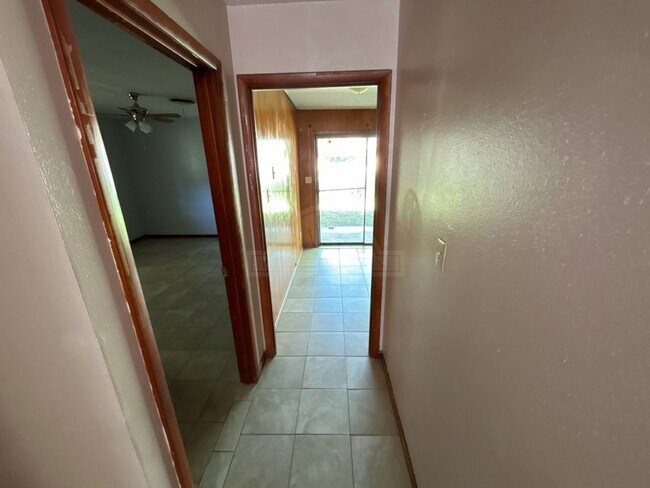 Foto del edificio - 615 S 10th St