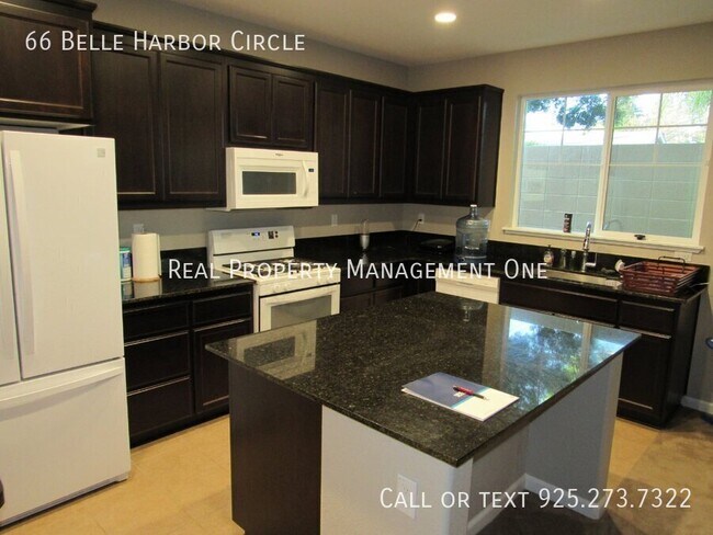 Foto del edificio - 66 Belle Harbor Cir