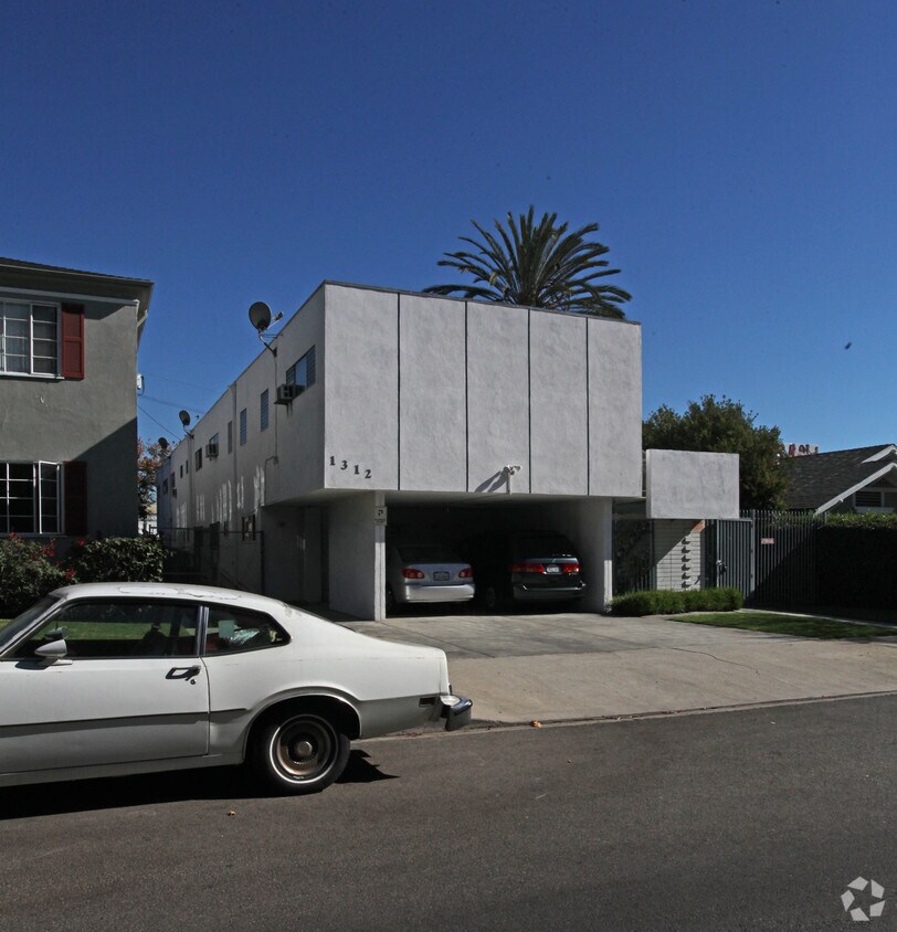 Primary Photo - 1312 N Citrus Ave
