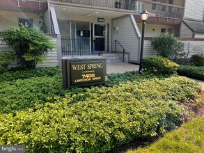 Building Photo - 7400 Lakeview Dr