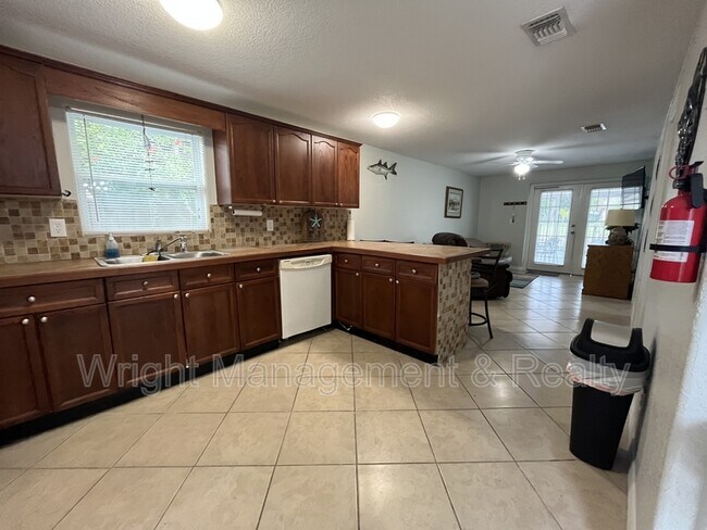Foto del edificio - 14982 Edgewater Cir