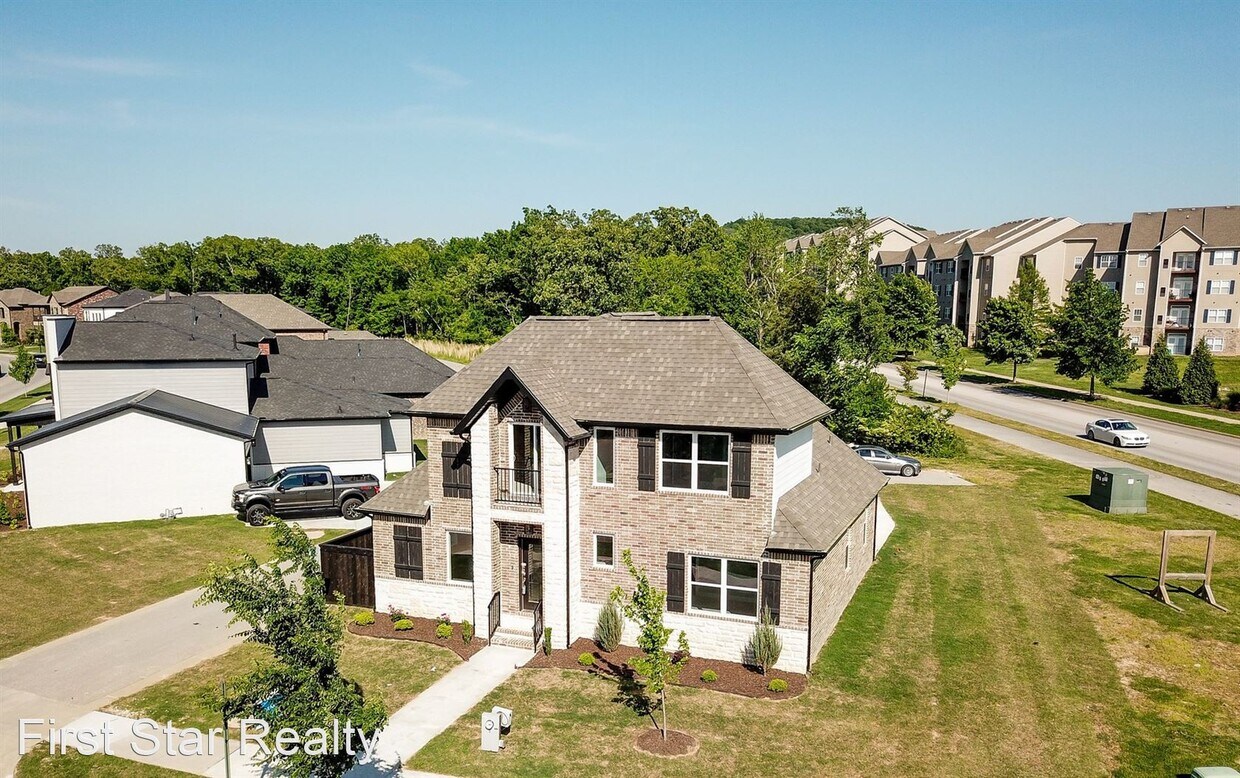 4 br, 3.5 bath House 510 N Salem Rd House Rental in Fayetteville