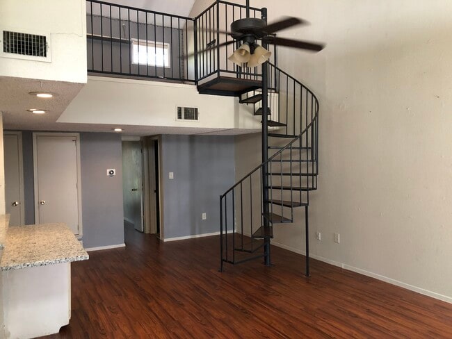 Building Photo - 2015 Fleur De Lis Ct