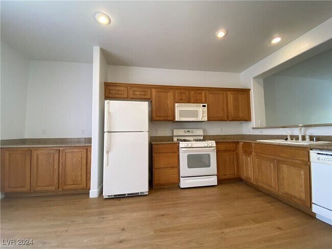 Building Photo - 880 Blue Rosalie Pl