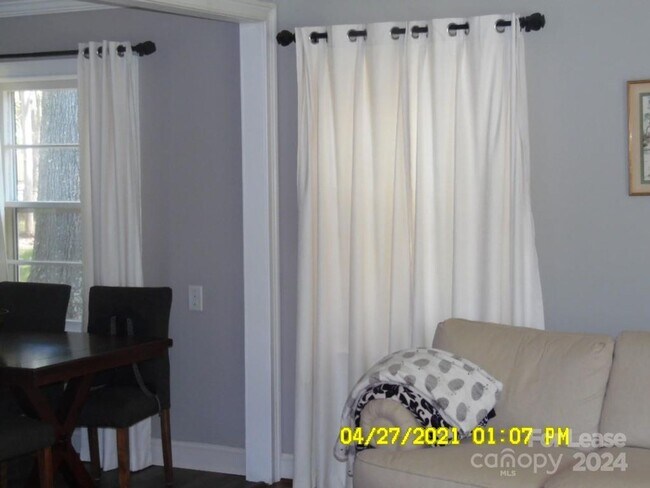 Foto del edificio - 721 E Sharpe St