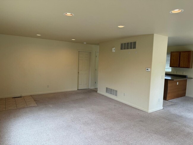 Building Photo - 2624 Graceland Dr