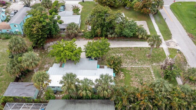 Foto del edificio - 4943 SE Flounder Ave